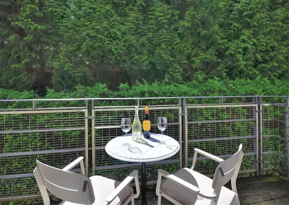 2 Bed Apartment With Balcony, Parking And 3 Min Walk To Beach Bournemouth