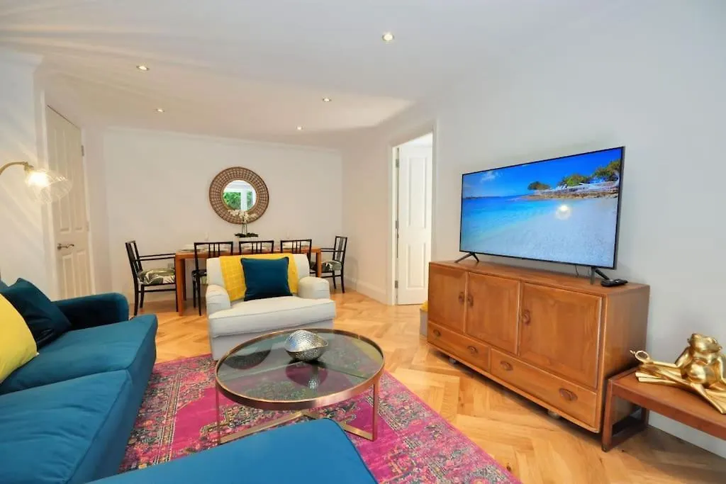2 Bed Apartment With Balcony, Parking And 3 Min Walk To Beach Bournemouth United Kingdom
