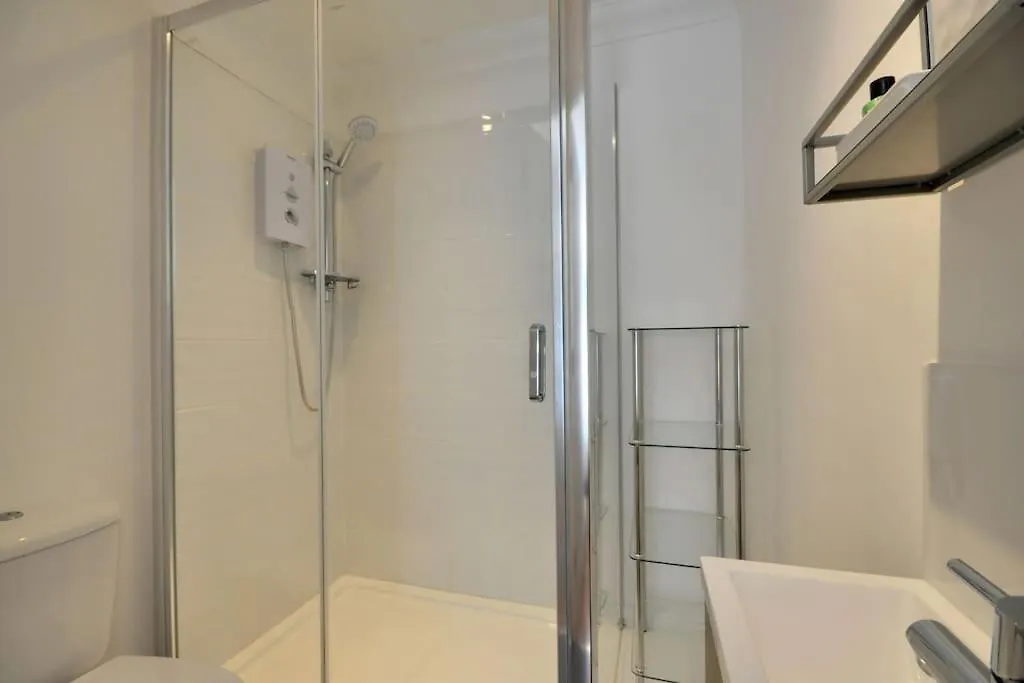 2 Bed Apartment With Balcony, Parking And 3 Min Walk To Beach Bournemouth